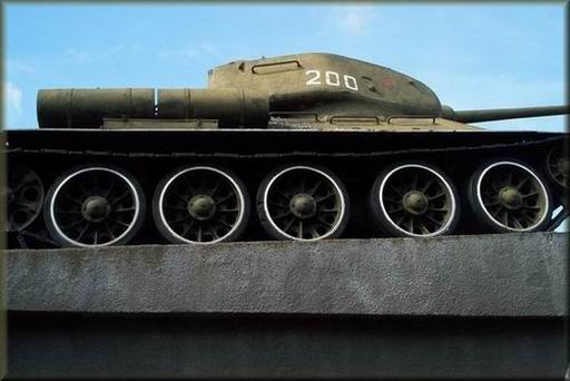 tank-hustopece02.JPG (61134 bytes)